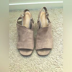 LC Lauren Conrad Light Gray Suede Heels